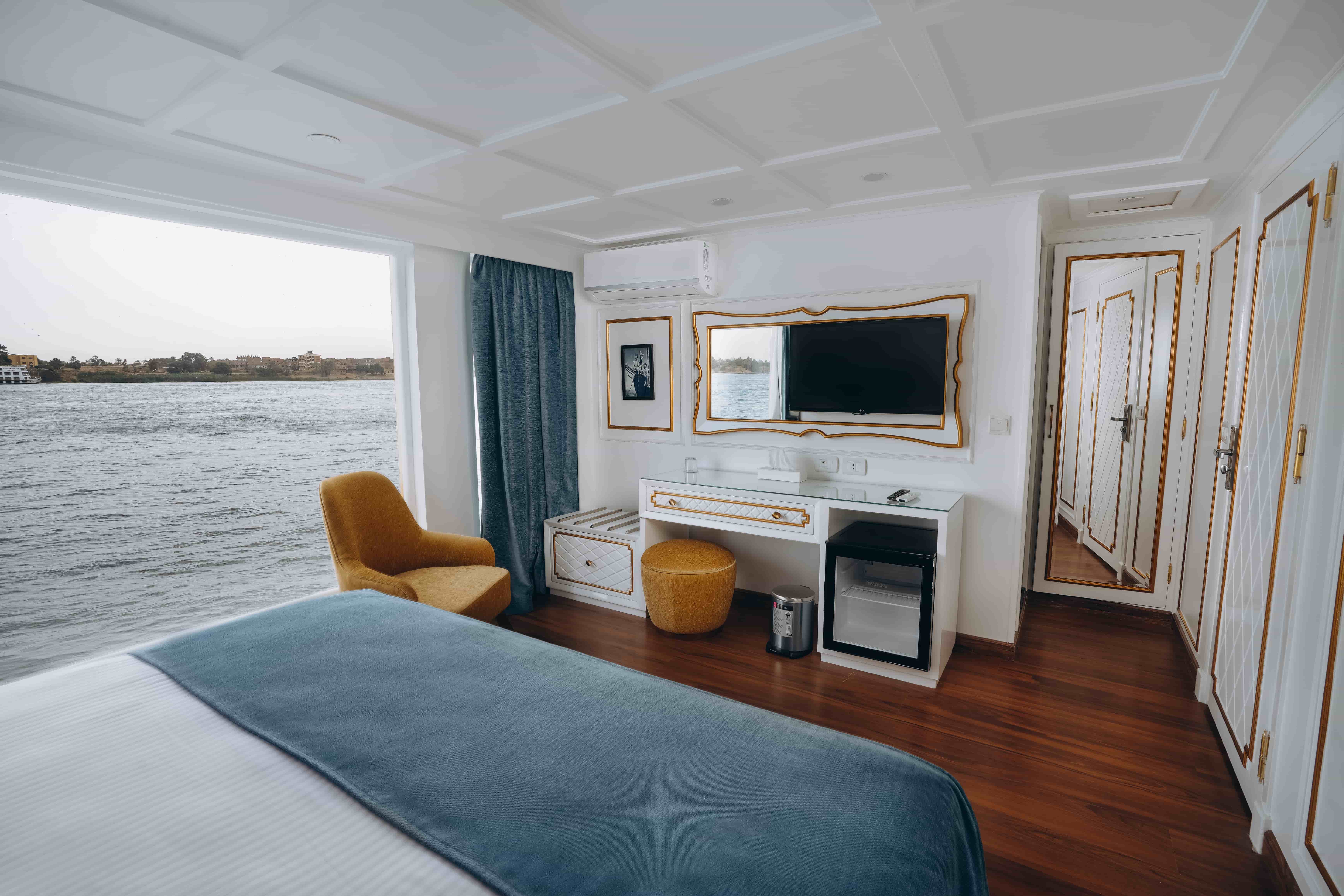Panorama Suite aboard La Rose Dahabiya